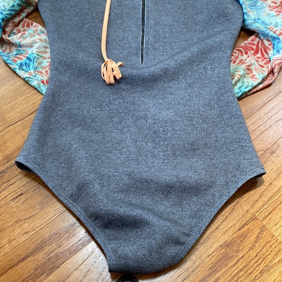 Seea surf suit - Picture 4 of 5